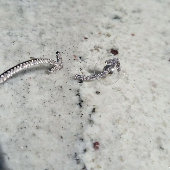 *)Silver* Arrow Earrings - Picture 4 of 6